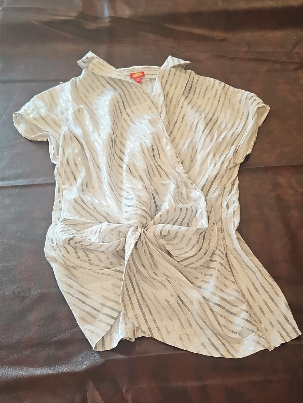 N White And Silver Striped Button Down Side Knot Shirt Sz 10 - Picture 2 of 4